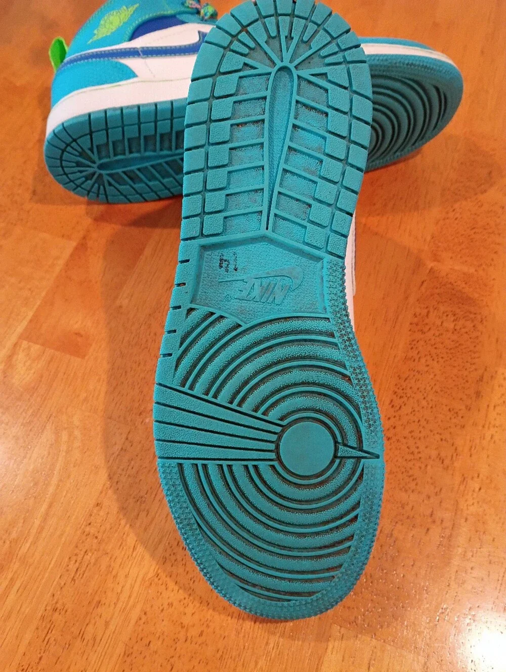 NIKE AIR JORDAN 1 MID SE GS 